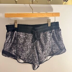 Lululemon Athletica Hotty Hot Short Mini Cinder Lace White / Black W7ACWR